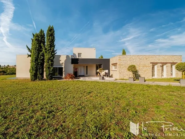 Superbe maison contemporaine de 303 m² avec vue sur vignobles, p