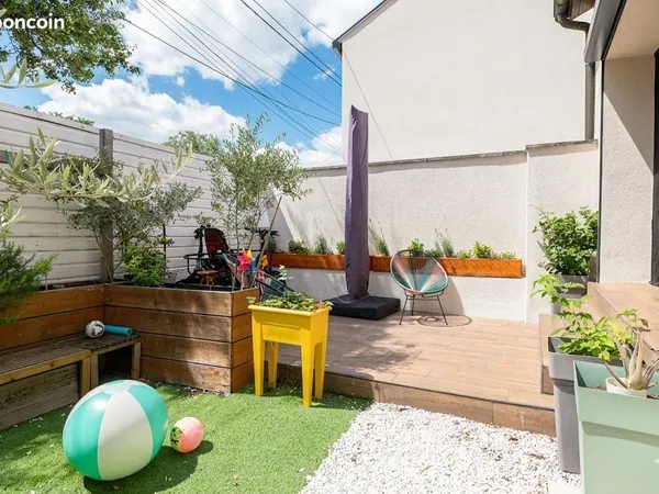 Maison 3 chambres avec jardin et 2 parkings - Faibles charges