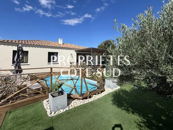 TAVEL maison d'environ 90 m2 sur 400 m2 + piscine