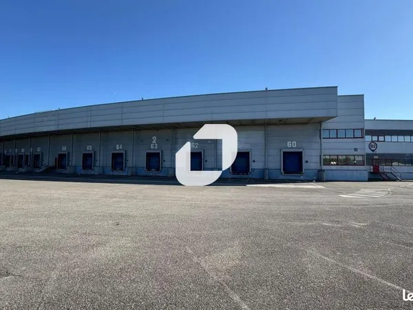 Local industriel 26 056 m²