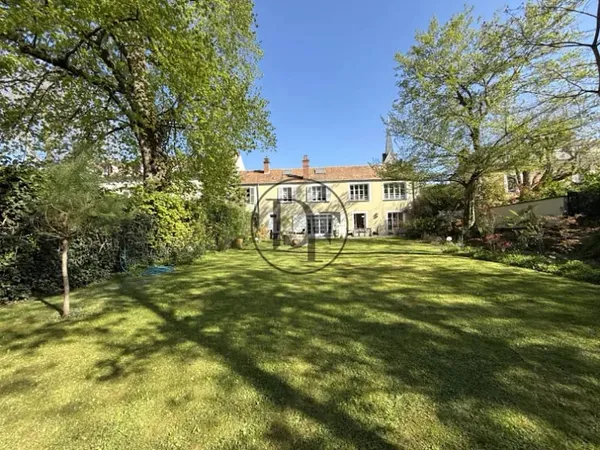 Maison 10 pièces 265 m²
