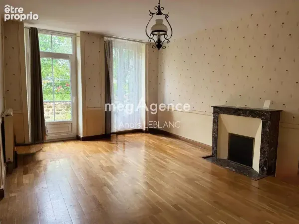 Maison en pierre proche Evron