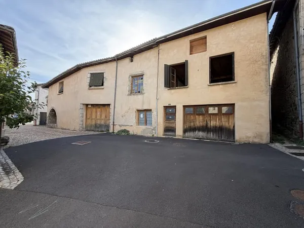 Ensemble immobilier à Vollore-Ville