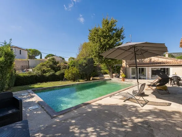 A vendre Maison de 159,22m2 avec piscine, garage et terrain