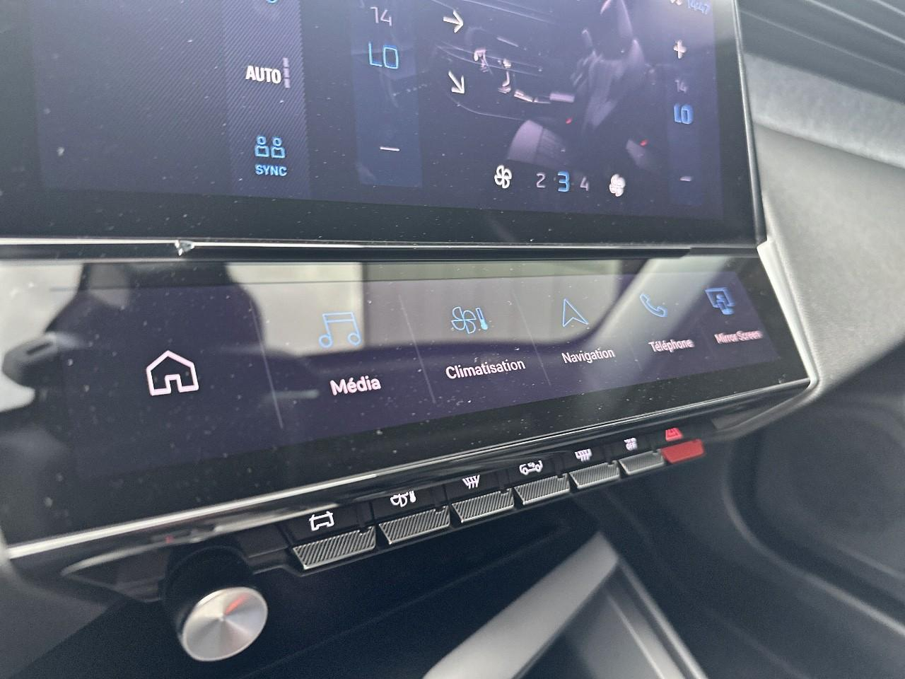 Peugeot 308 1.2 puretech 130ch s&s allure pack — photo 24