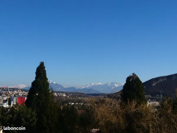 Vue sur le Mont Blanc 800mt frontiere Moillesulaz