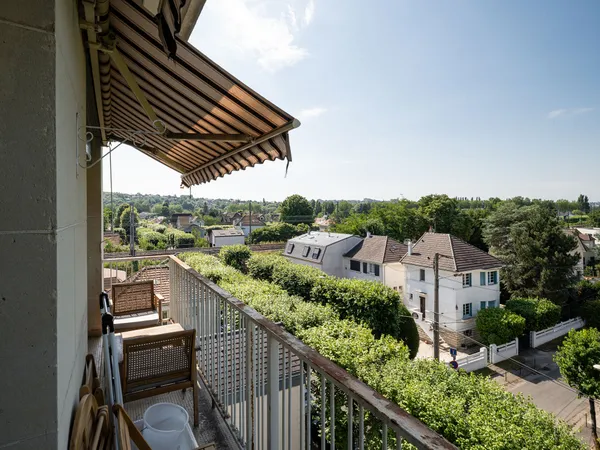 Appartement familial rénové de 100m² - Dernier étage, lumineux et idéalement situé