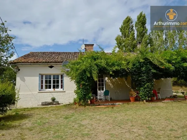 Maison en pierres avec piscine et vue campagne