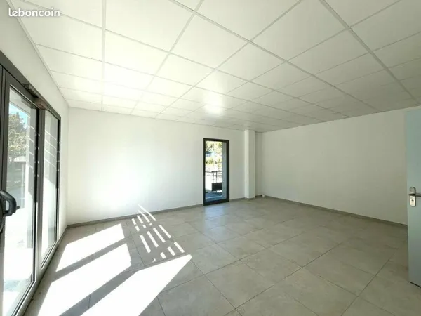 LOCAL COMMERCIAL 32 m² LORGUES