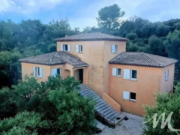 Grande maison 4 chambres à Besse-sur-Issole