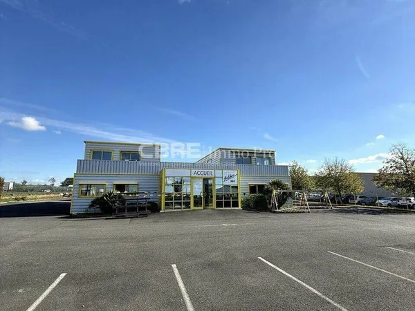 Local d'activité 3377 m²