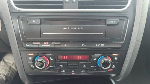 Audi A5 Coupe 3.2 FSI V6 265 Quattro Tiptronic 6 - Ambition Luxe – 2009 – 177699 km – Essence – Boîte Automatique — photo 38