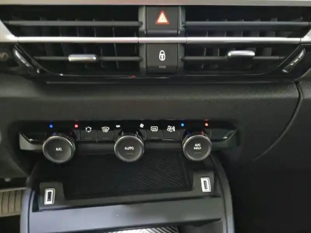 Citroën C4 hybride 136 e-dcs6 — photo 25