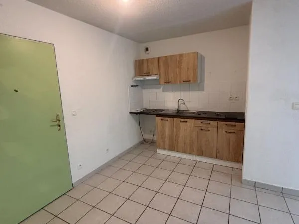 À LOUER ? BEL APPARTEMENT T2 AVEC TERRASSE ET PARKING