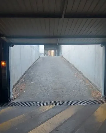 Box Fermé - 13 m² environ - Villeurbanne