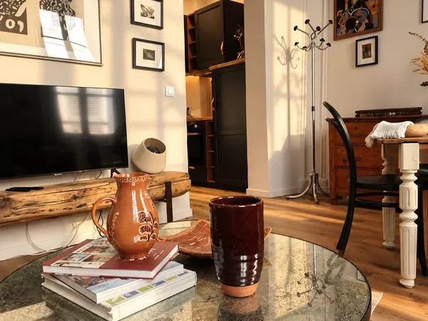Location d'un tres bel appartement entierement renové et decoré en plein centre historique de Apt