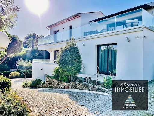 Maison 8 pièces 310 m²