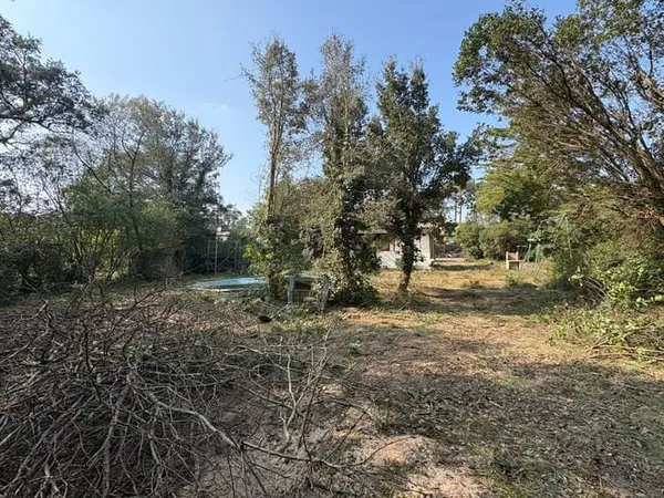 Terrain 894 m²