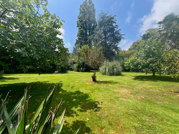 Terrain 1058 m²