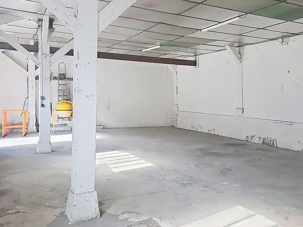 Propriétaire loue 114 m2 de stockage sans frais d'agence