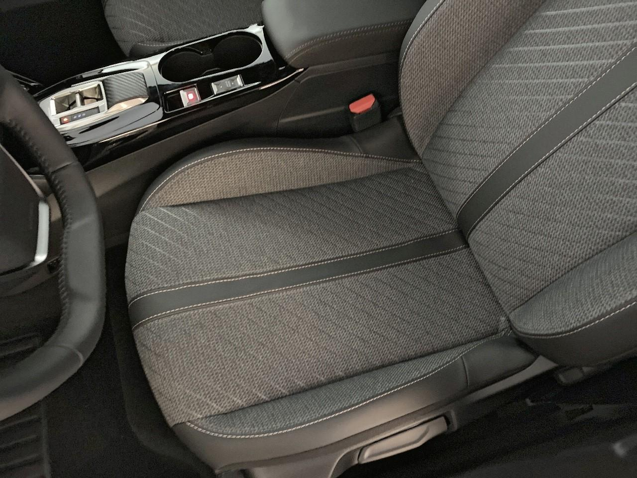 Peugeot 2008 hybrid 145 ch e-dcs6 allure — photo 9