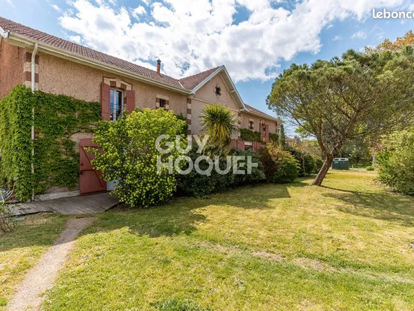 Maison 8 pièces 263 m²