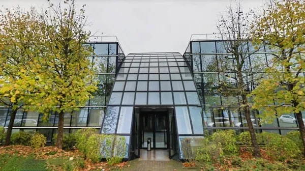 Local 1389 m²