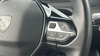 Peugeot 2008 1.2 PureTech 100ch S&S Allure — photo 18