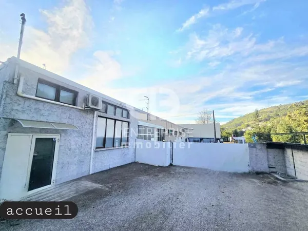 Bureaux 738 m²