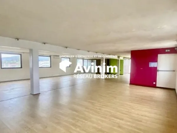 Local commercial 270 m²