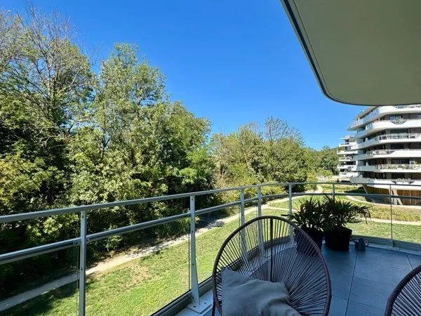T2 meublé 45 m² + terrasse de 28 m² + parking et cave - Pringy / Écoquartier Pré Billy