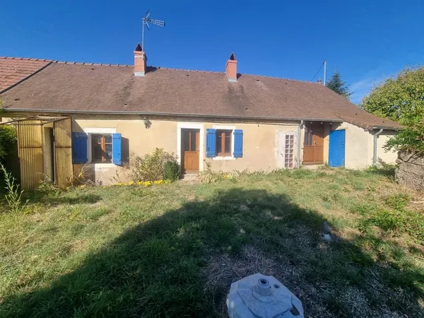 Authentique fermette mitoyenne de 1875 avec un terrain de 665 mètres carrés!
