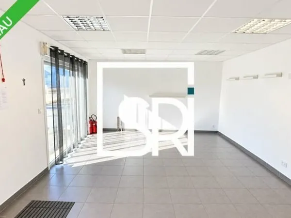 BUREAUX ET ESPACES DE STOCKAG à LOUER