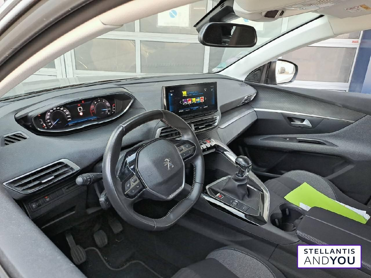 Peugeot 3008 puretech 130ch s&s bvm6 style — photo 2
