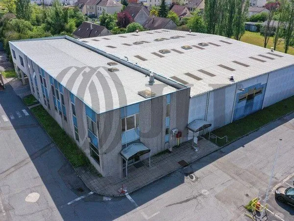 Local d'activité 1882 m²