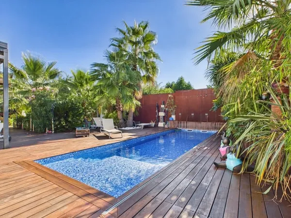 Villa Contemporaine d'Exception aux Inspirations Balnéaires à Bordeaux Bastide