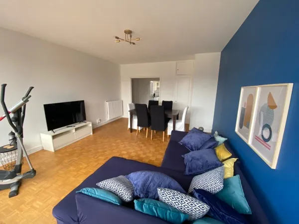 "CHAMBRE MEUBLÉE EN COLOCATION LE MANS / 3 CHAMBRES DISPONIBLES"