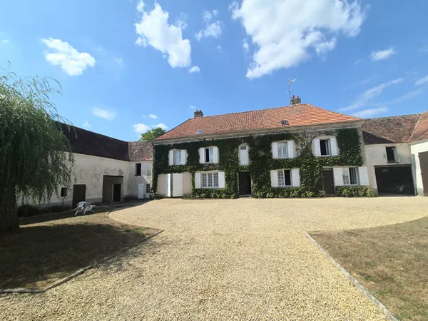 CORPS DE FERME EN VENTE A LA FERTE SOUS JOUARRE