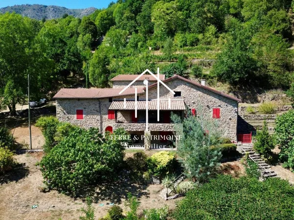 Maison en pierre 10 pièces 290 m²