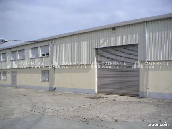 Local 330 m²
