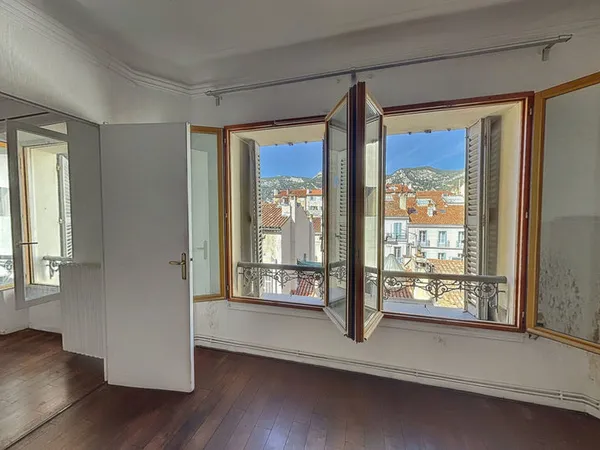 Appartement 2 pièces à vendre à Toulon - Vue imprenable sur le Faron