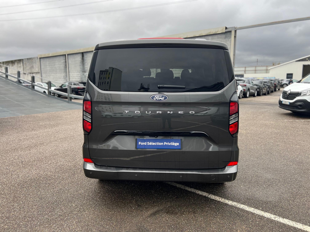 Ford Tourneo Custom 320 L2H1 2.0 EcoBlue 150 ch — photo 4