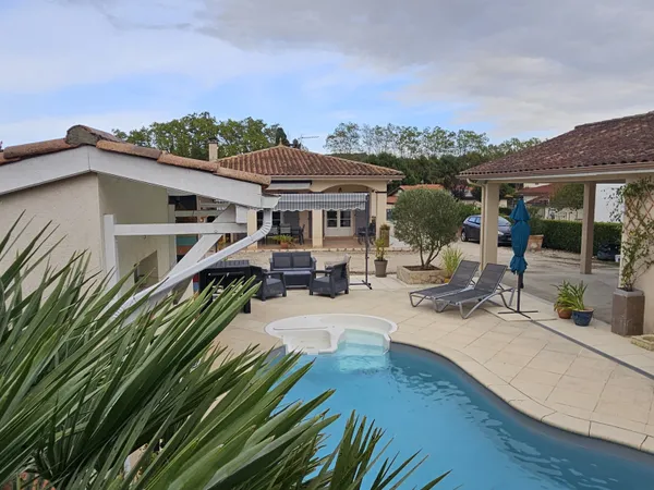 VILLA T6 AVEC PISCINE ET DOUBLE GARAGE- 148m2 - A 20 MINUTES D'AUCH