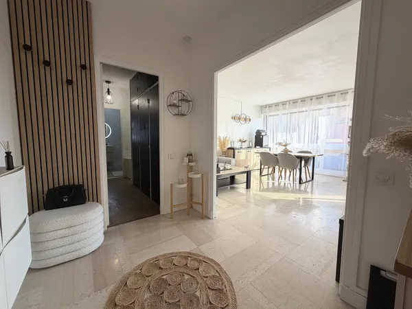Appartement de Type2 avec extérieur et piscine