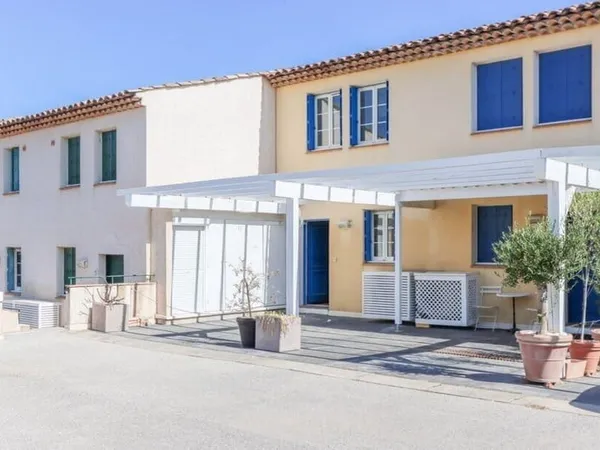 PORT GRIMAUD - Maison mitoyenne dans résidence sécurisée