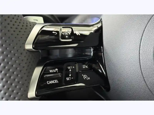 Mercedes Gla 200 d amg line — photo 25