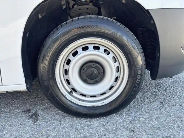 Opel Combo cargo m 650kg bluehdi 100ch s&amp;s pack premium connect — photo 11