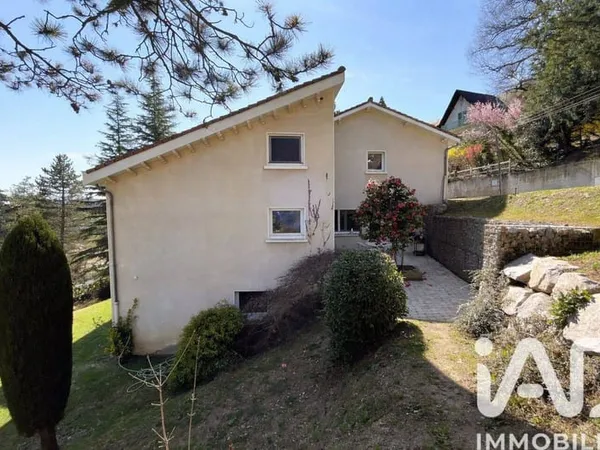 Maison 7 pièces 244 m²