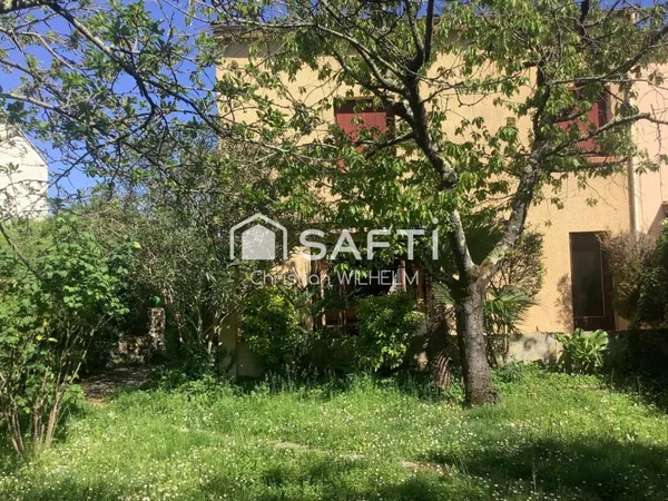 Maison avec garage sur parcelle de 369m2 clos