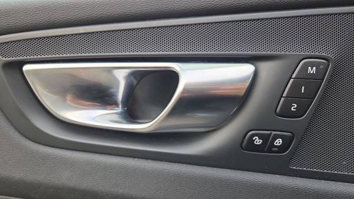 Volvo XC60 T6 Recharge 2.0 Ti 253 Plug in Hybrid 145 AWD Geartronic8 - Plus Style Dark – 2024 – 42063 km – Hybride rechargeable – Boîte Automatique — photo 47